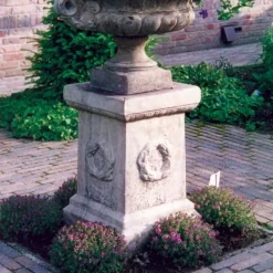 Plinths & Pedestals^Statues & Sculptures Laurel Column Stone Garden Pedestal